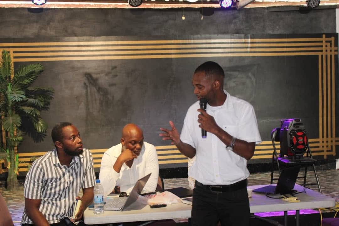 Présentation pendant la formation d'introduction au MEAL